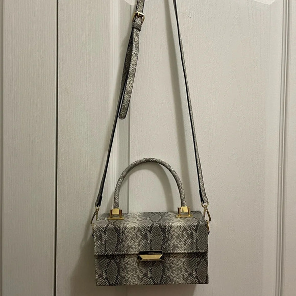 BCBG Faux Silver Python Handbag in great conditions - Picture 2 of 12